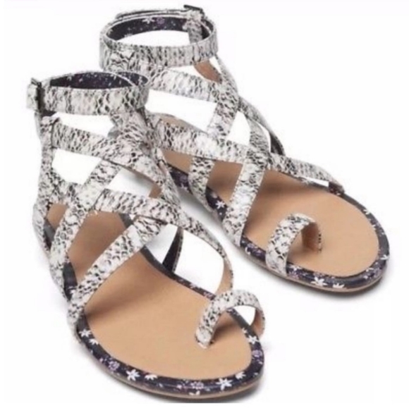 Perfect Gift 4 Mom - Timeless Sandals Size 7 & 9 (F) - Picture 1 of 6